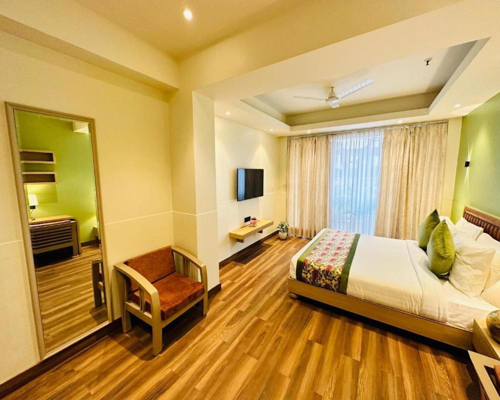 Crown Hotel Agra Near Taj Mahal Exteriör bild