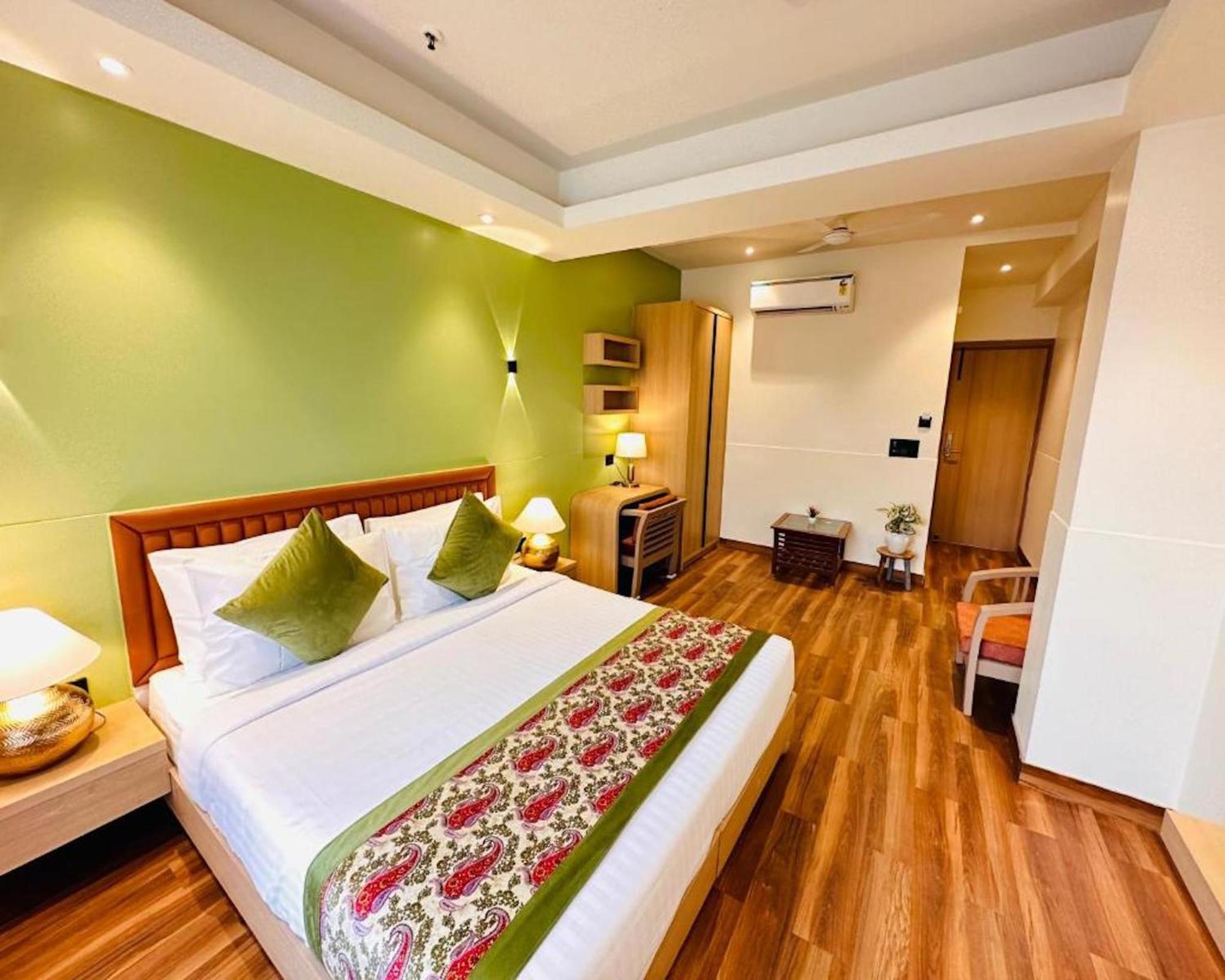Crown Hotel Agra Near Taj Mahal Exteriör bild