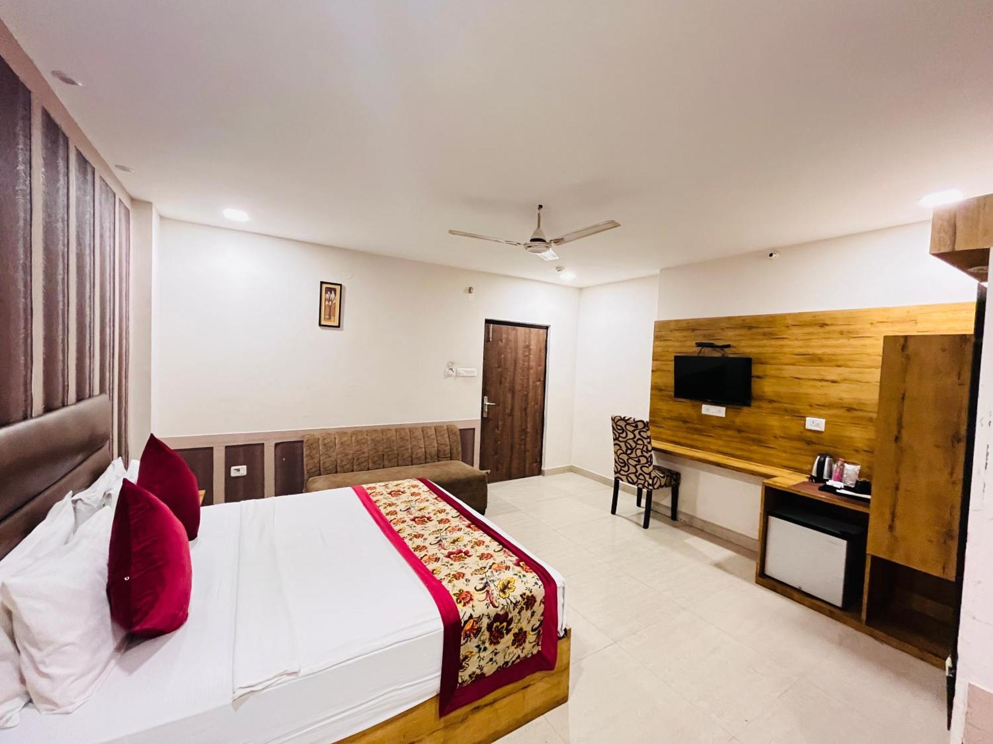 Crown Hotel Agra Near Taj Mahal Exteriör bild