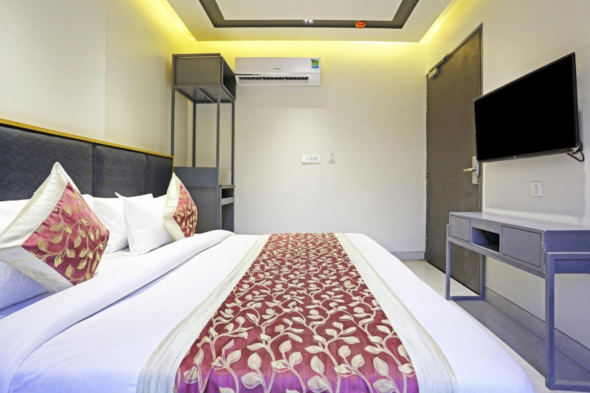 Crown Hotel Agra Near Taj Mahal Exteriör bild