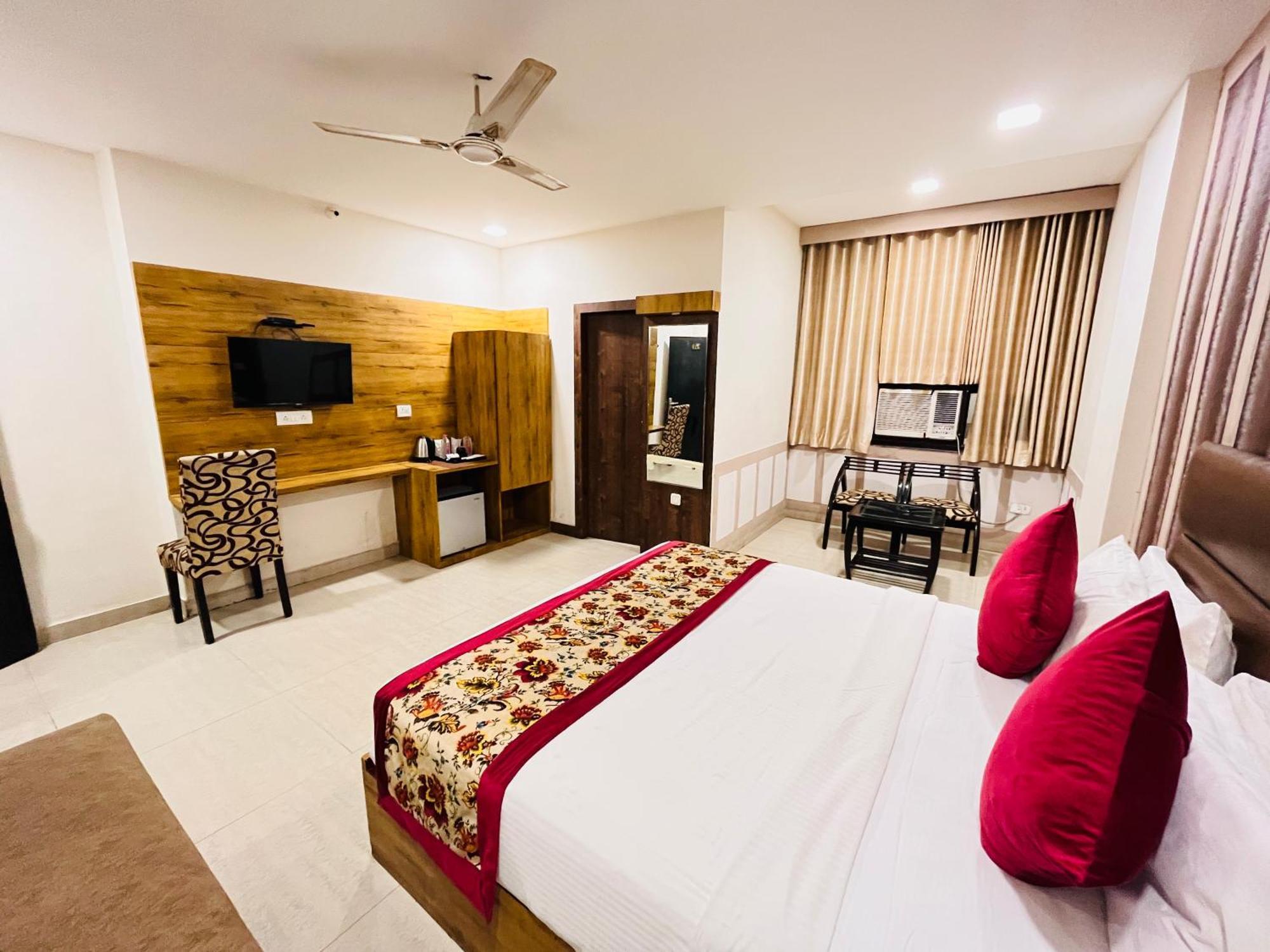 Crown Hotel Agra Near Taj Mahal Exteriör bild