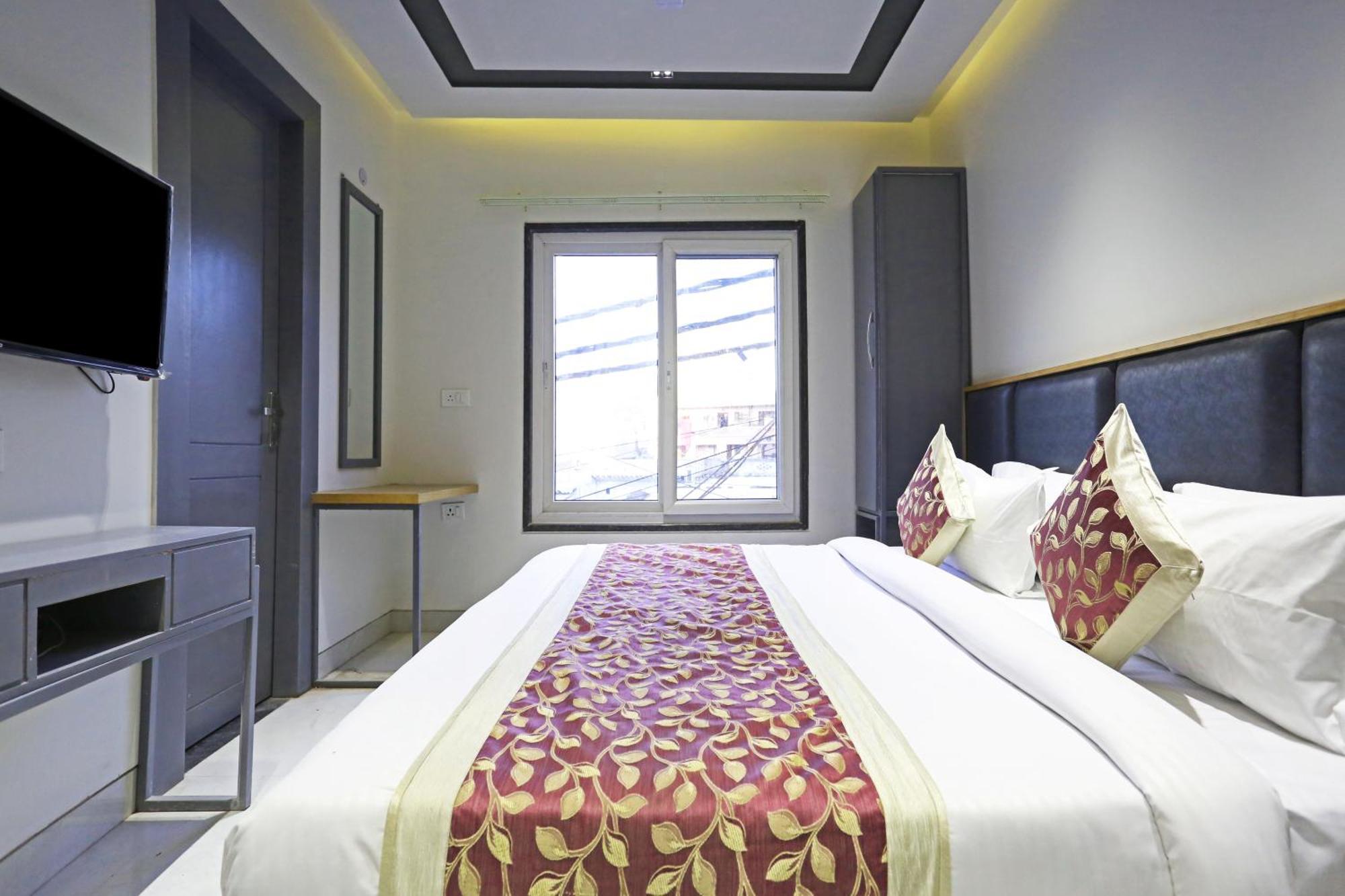 Crown Hotel Agra Near Taj Mahal Exteriör bild