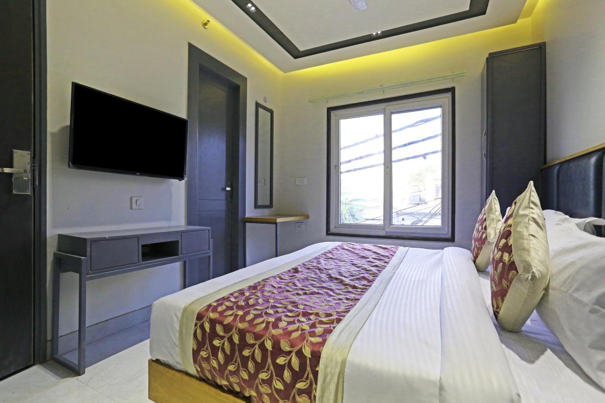 Crown Hotel Agra Near Taj Mahal Exteriör bild