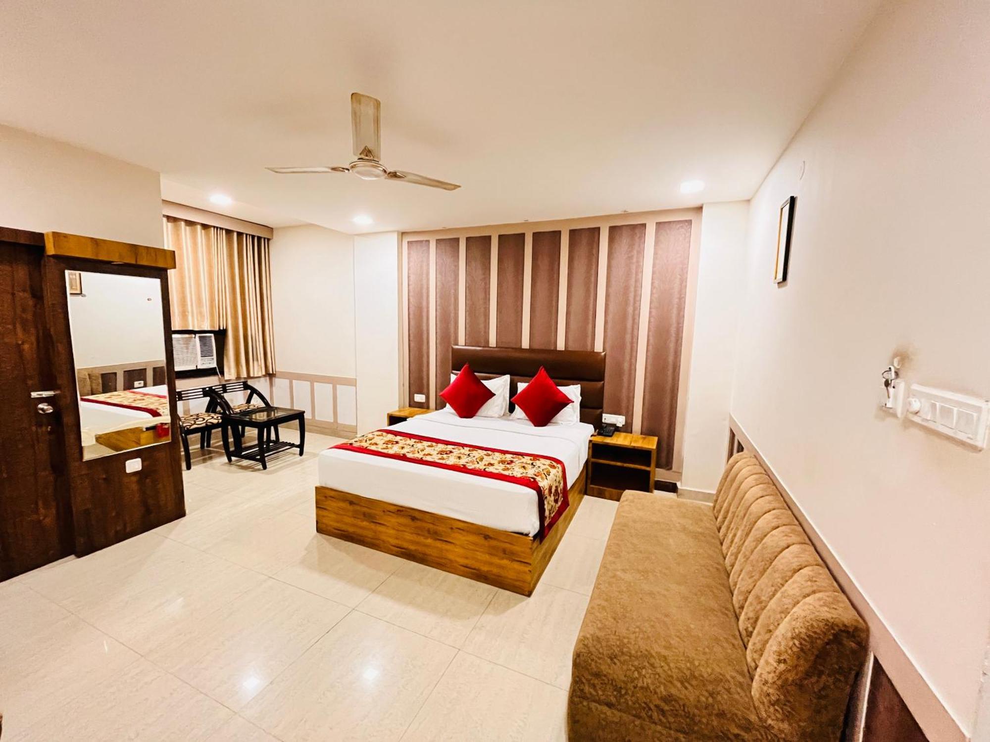 Crown Hotel Agra Near Taj Mahal Exteriör bild
