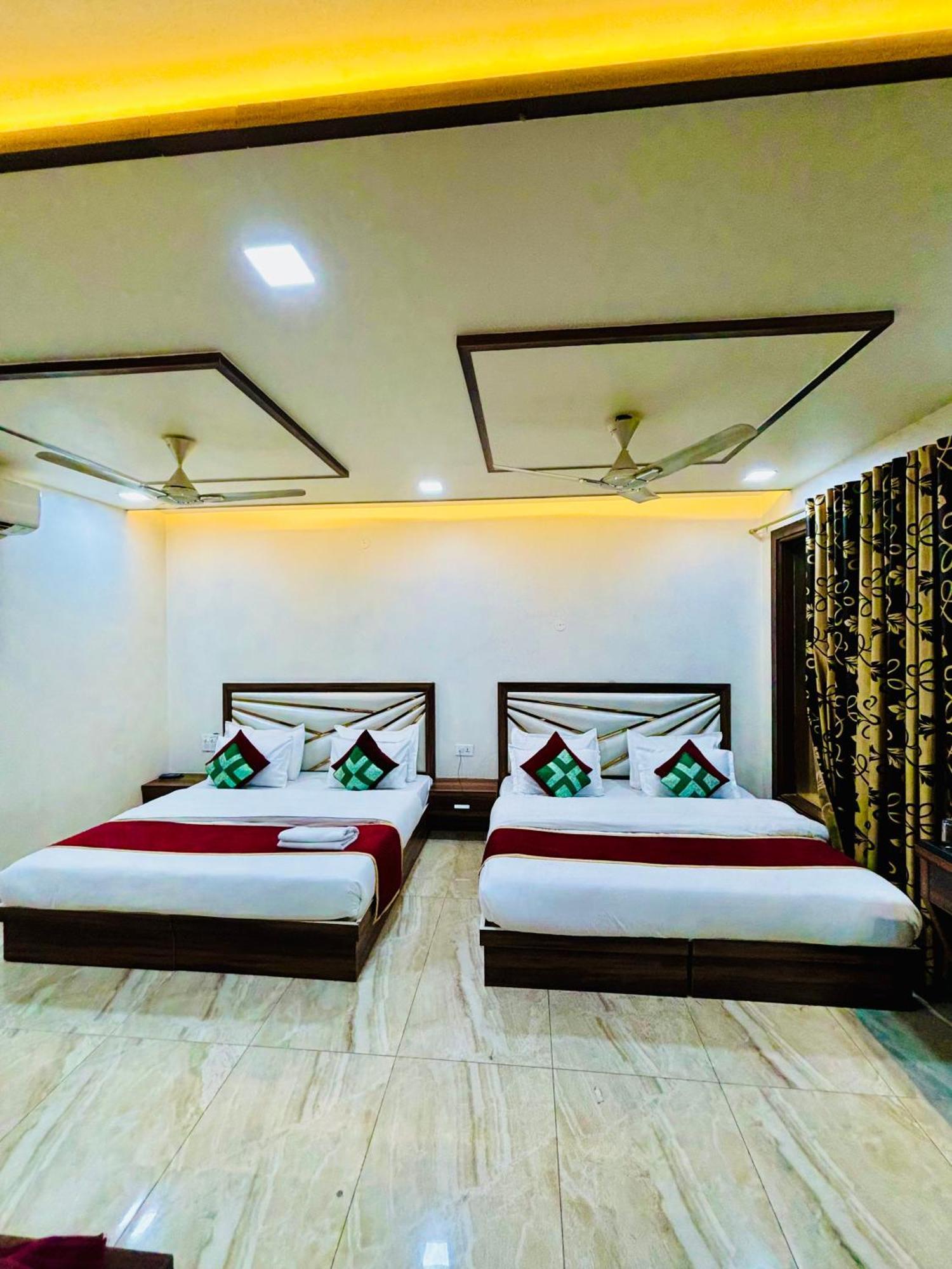 Crown Hotel Agra Near Taj Mahal Exteriör bild