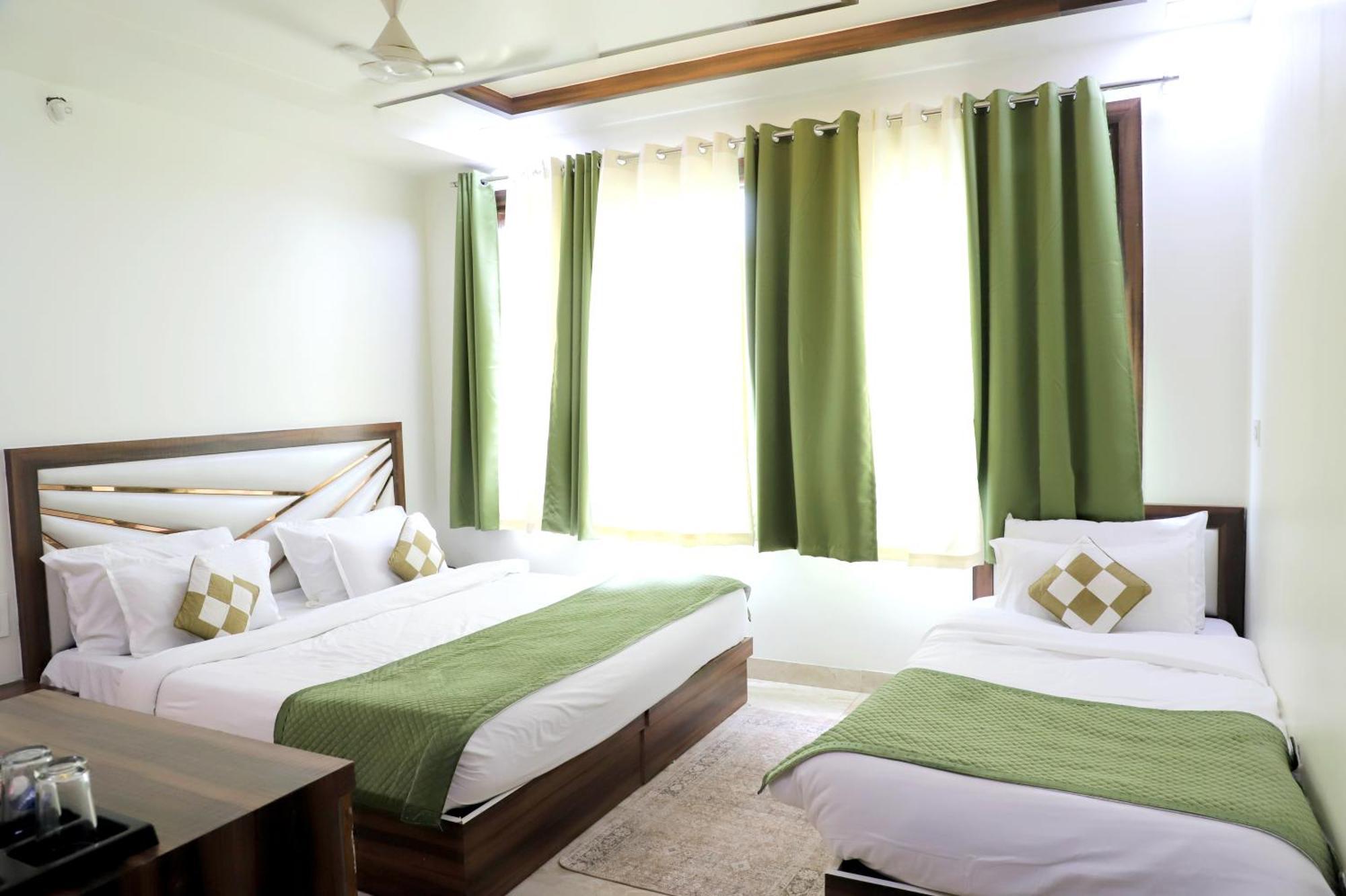 Crown Hotel Agra Near Taj Mahal Exteriör bild