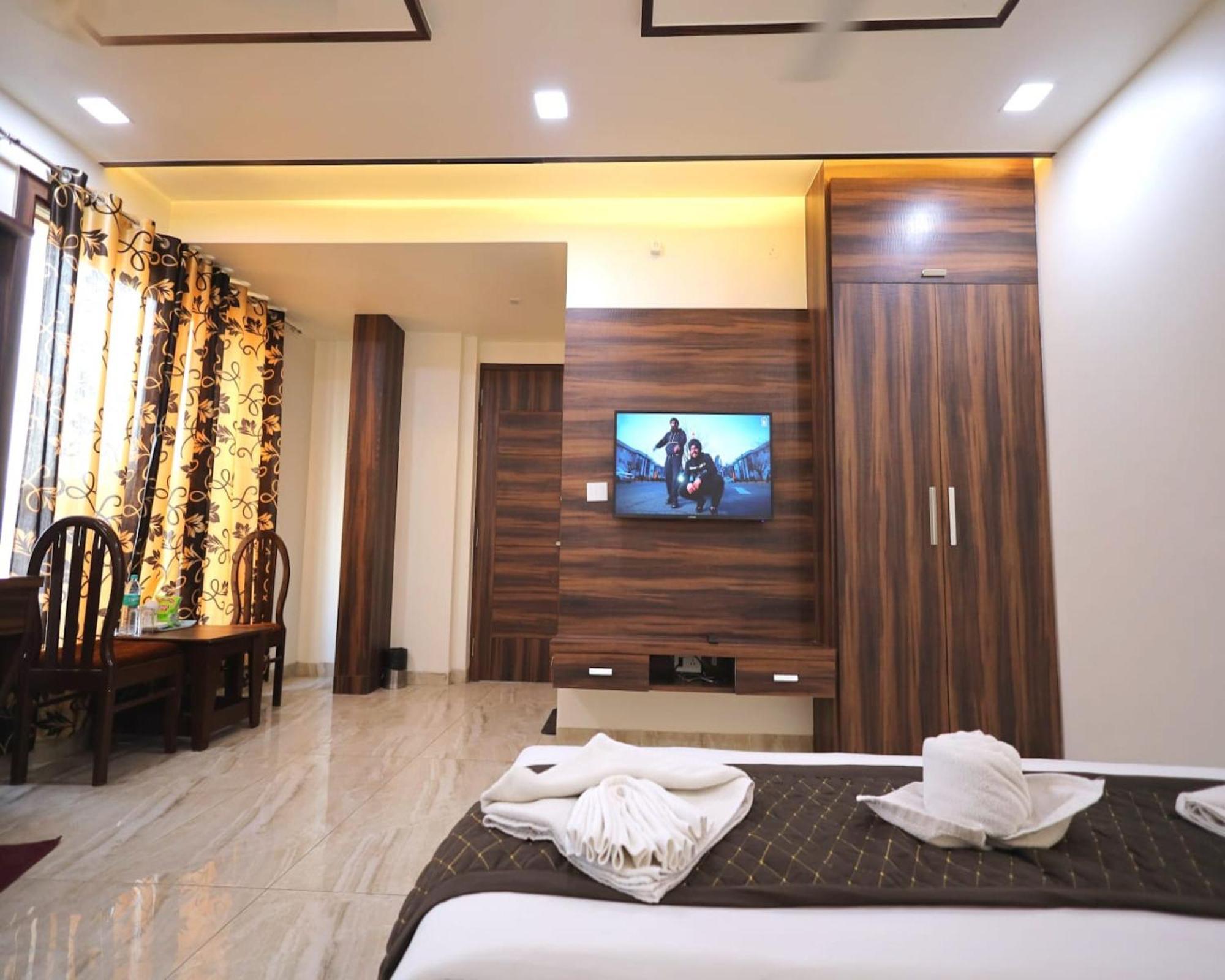 Crown Hotel Agra Near Taj Mahal Exteriör bild
