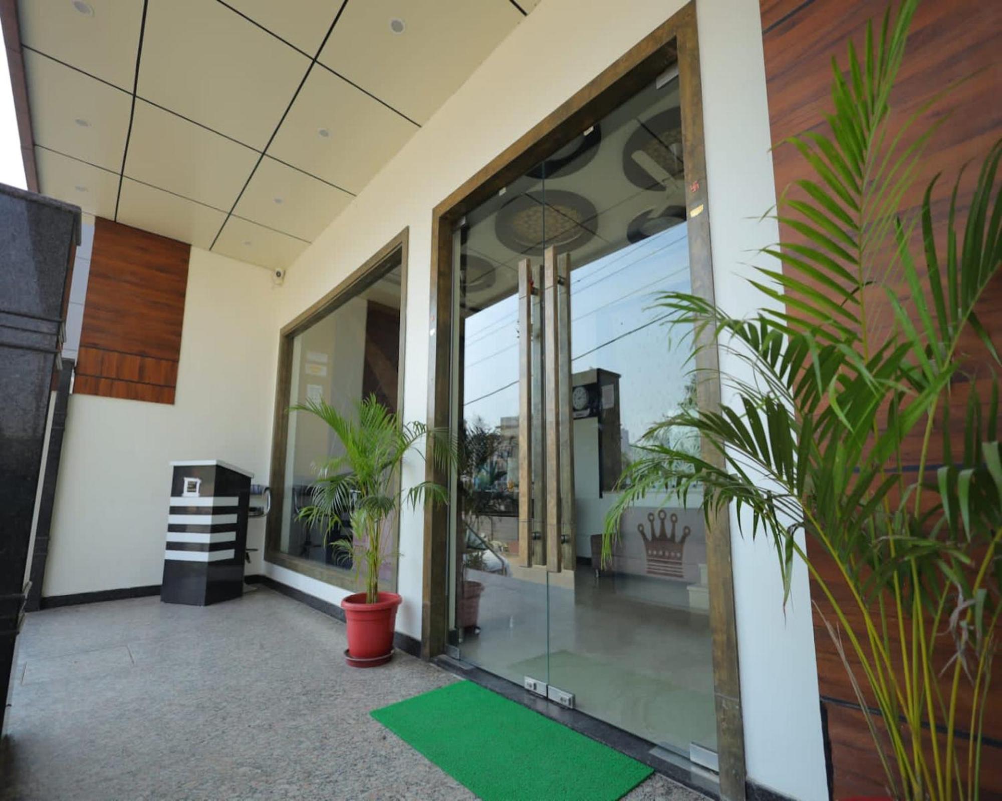 Crown Hotel Agra Near Taj Mahal Exteriör bild
