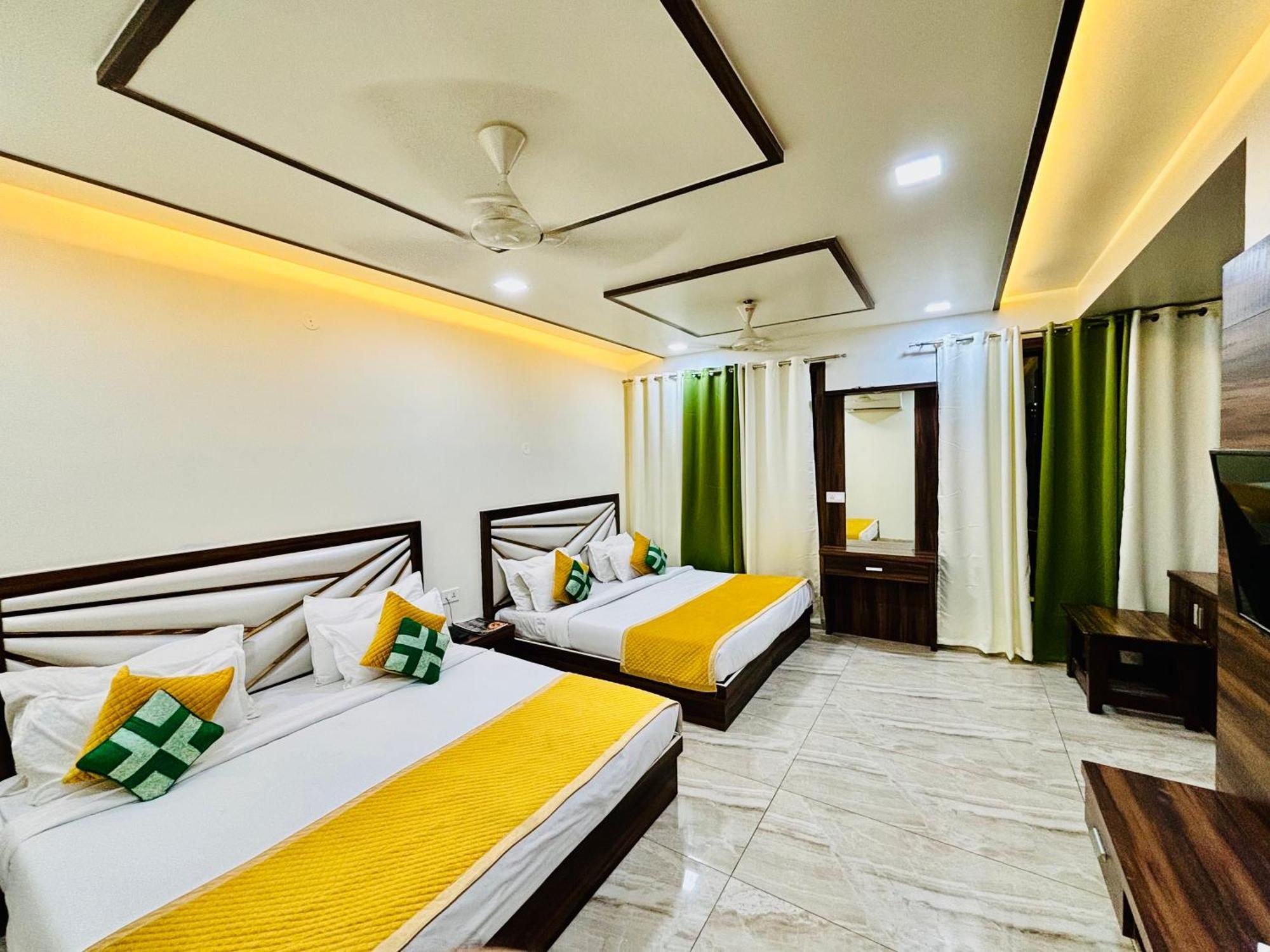 Crown Hotel Agra Near Taj Mahal Exteriör bild